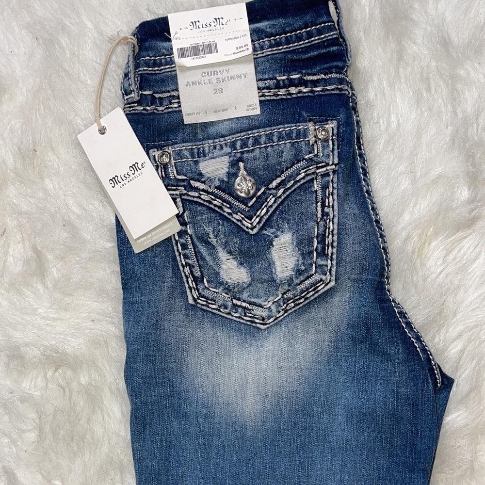 Miss me jeans, size 28, new with tags never worn